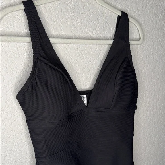 Tommy Bahama Ocean Point V Neck Ribbed One Piece Swimsuit Black 12 Tummy Control - Picture 3 of 8